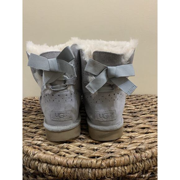 Ugg Women's Gray Bootie Lace Up W/Bow & Shiny Silver Snowflakes sz 8 - Picture 2 of 12